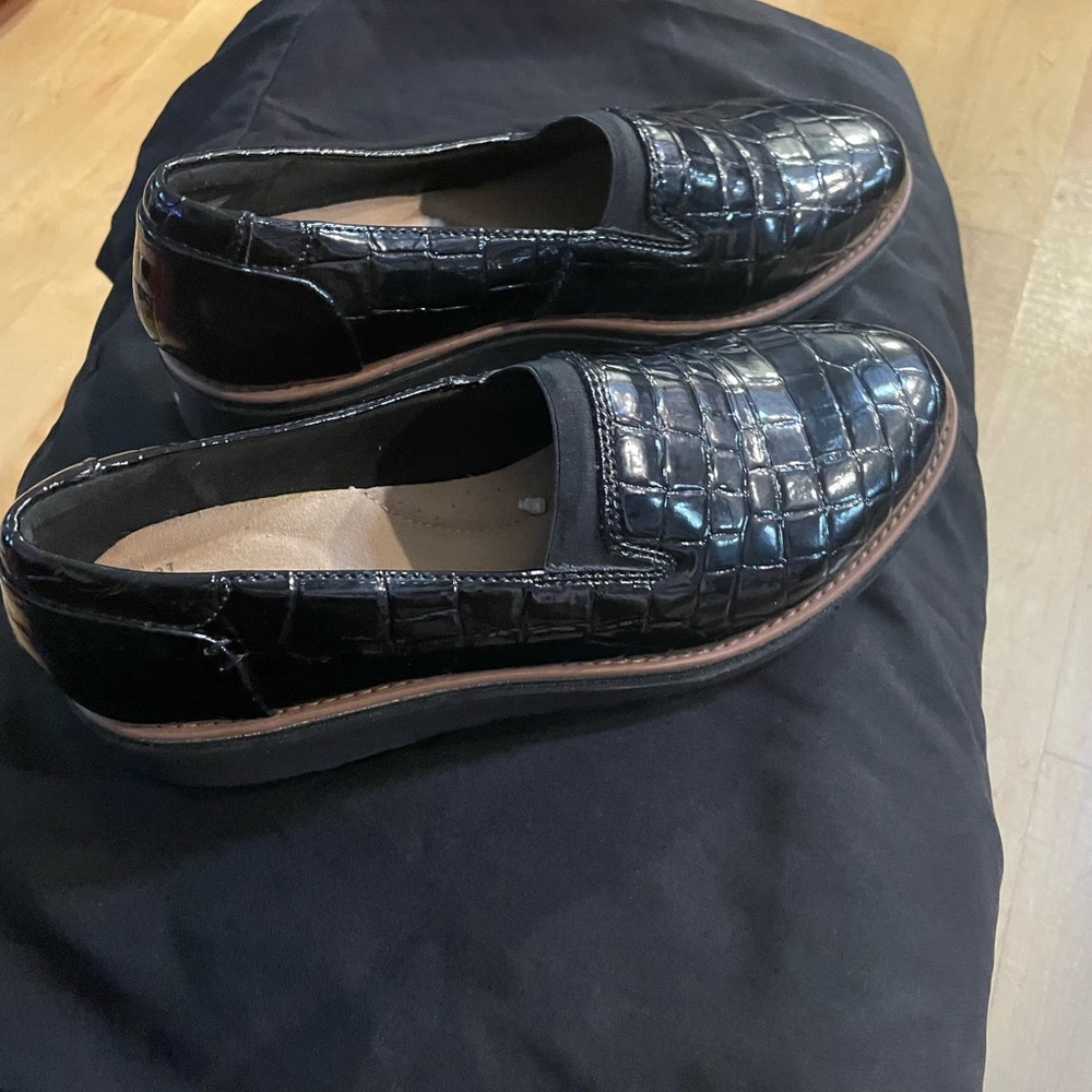 Women’s Black Embossed Slip-On Loafers Size 7